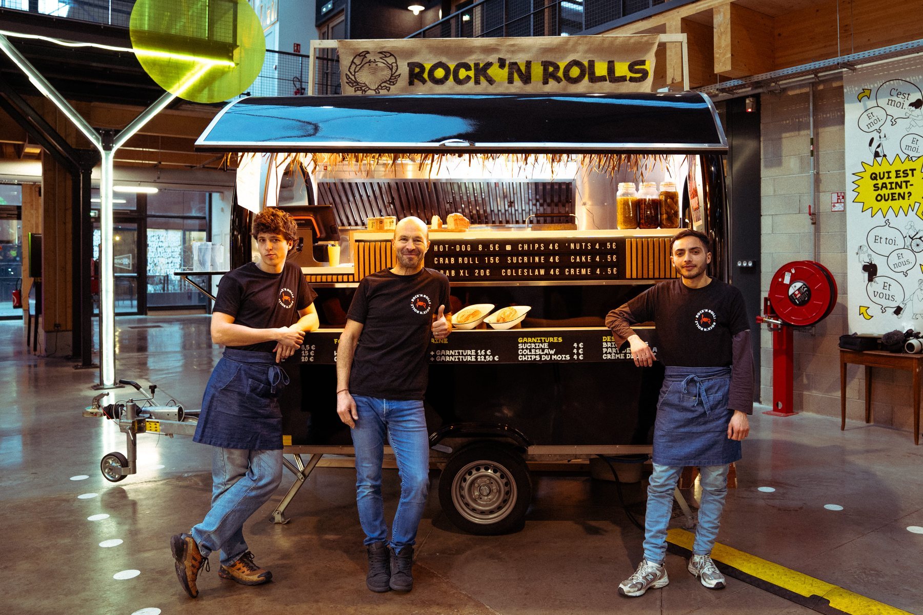 Foodtruck beginnen: het team van Rock’n Rolls voor zijn foodtrailer, in een foodcourt