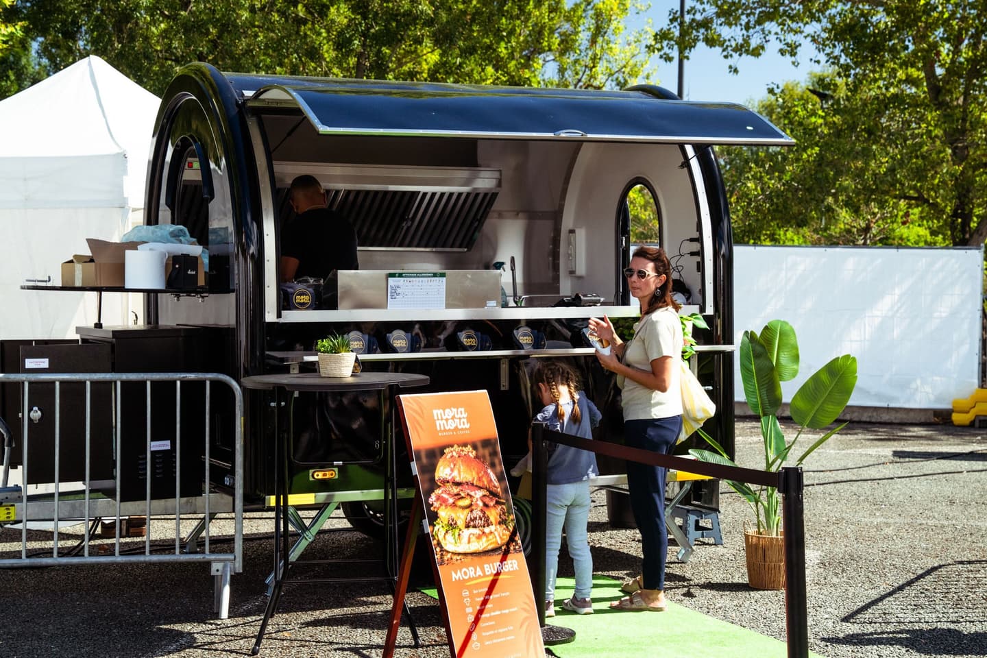 Foodtrailer van Food Truck Store op een evenement